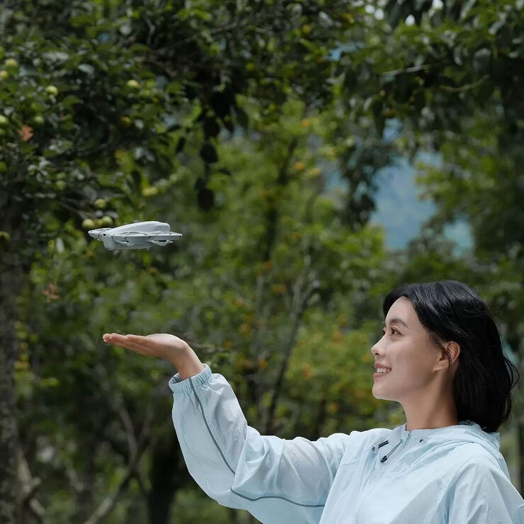 DJI Dron Neo Fly More Combo