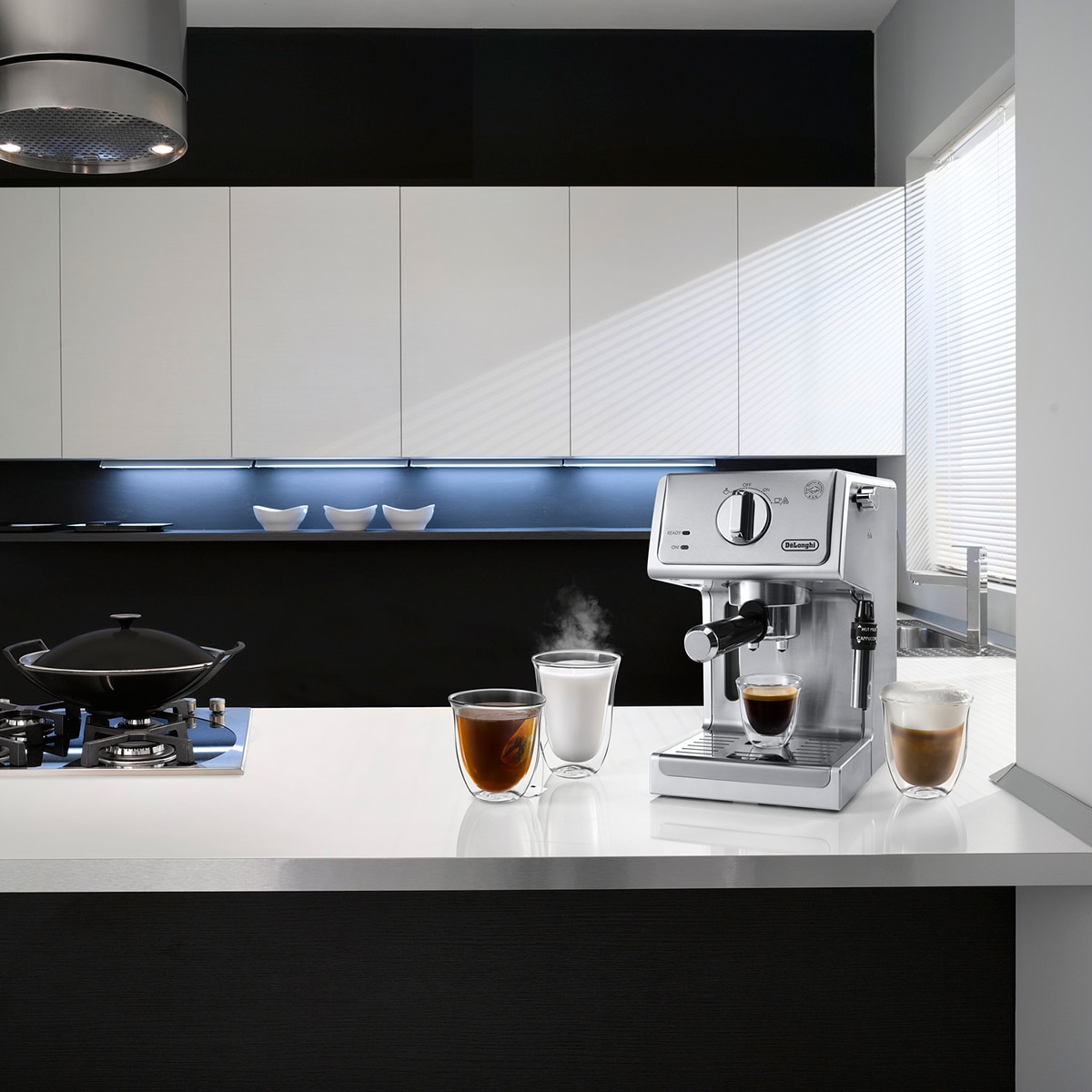 De’Longhi, cafetera de acero inoxidable con 15 bares para espresso y cappuccino