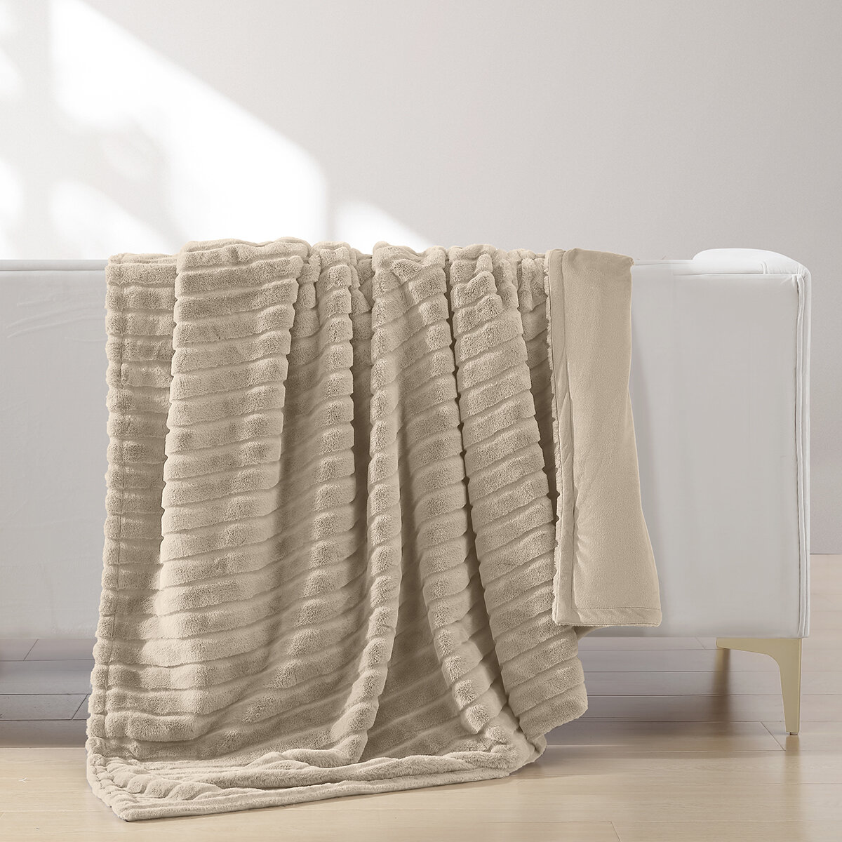 Jennifer Adams Manta Afelpada 152 cm x 177 cm Beige
