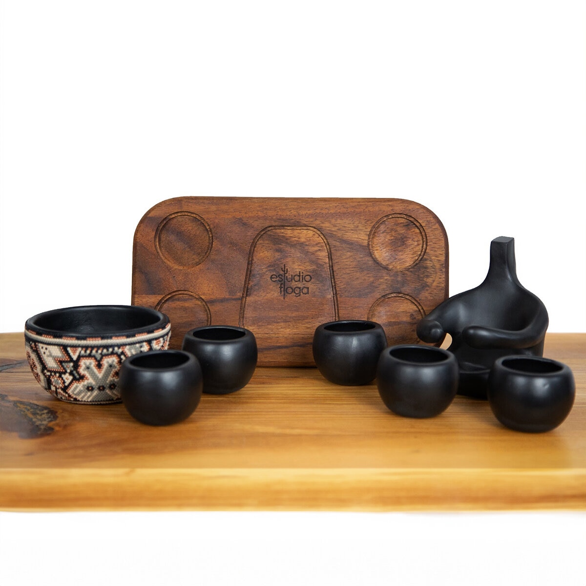 Estudio Floga, Robert Maceta con Mezcalero estilo Huichol