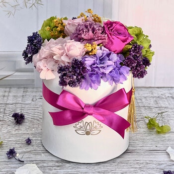 Alive, Bouquet Mix Primavera, Caja Blanca, Duración 6 Meses.