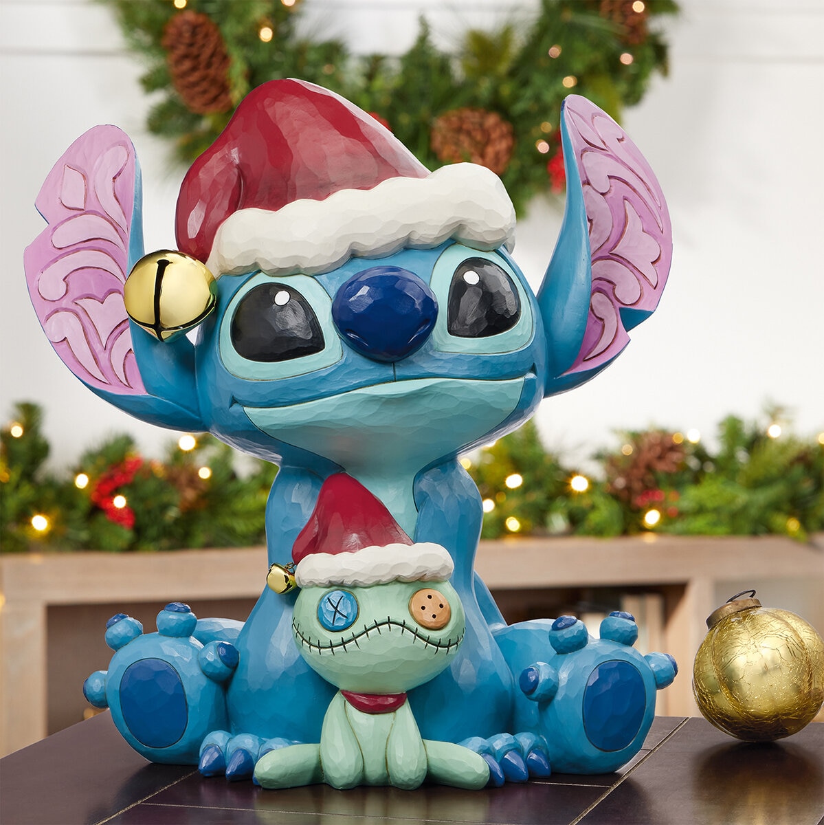 Stitch y Trapos Figura Decorativa Navideña Pintada a Mano