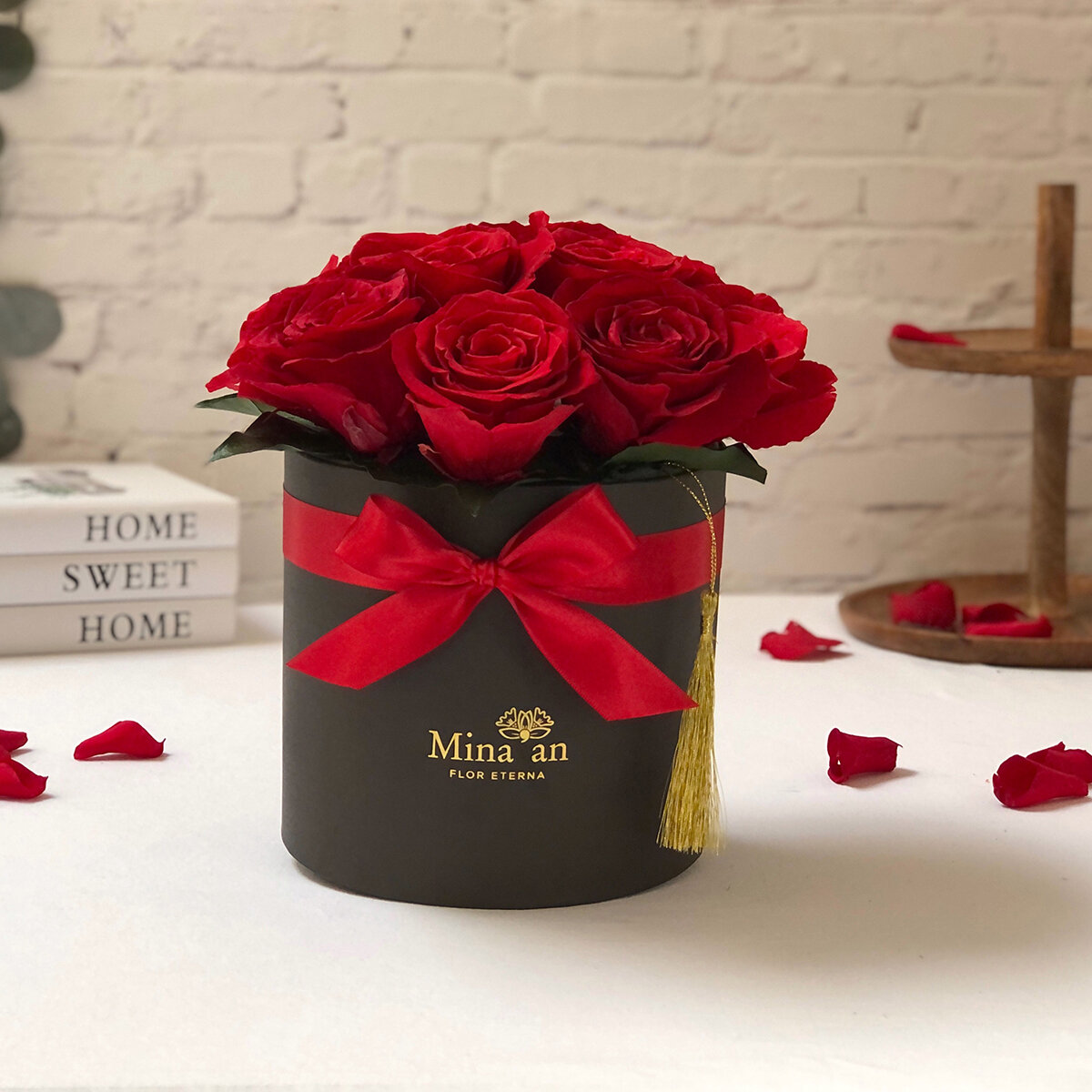 Mina'an Flor Eterna, Bouquet 12 Rosas con Flores y Follaje Preservados, Duración 6 Meses Mina'an Flor Eterna, Bouquet 12 Rosas con Flores y Follaje Preservados, Duración 6 Meses