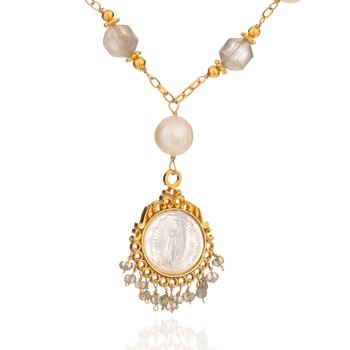 Ablime, Collar de la Virgen de Guadalupe labrada en medalla de madre perla, sobre marco en chapa de oro