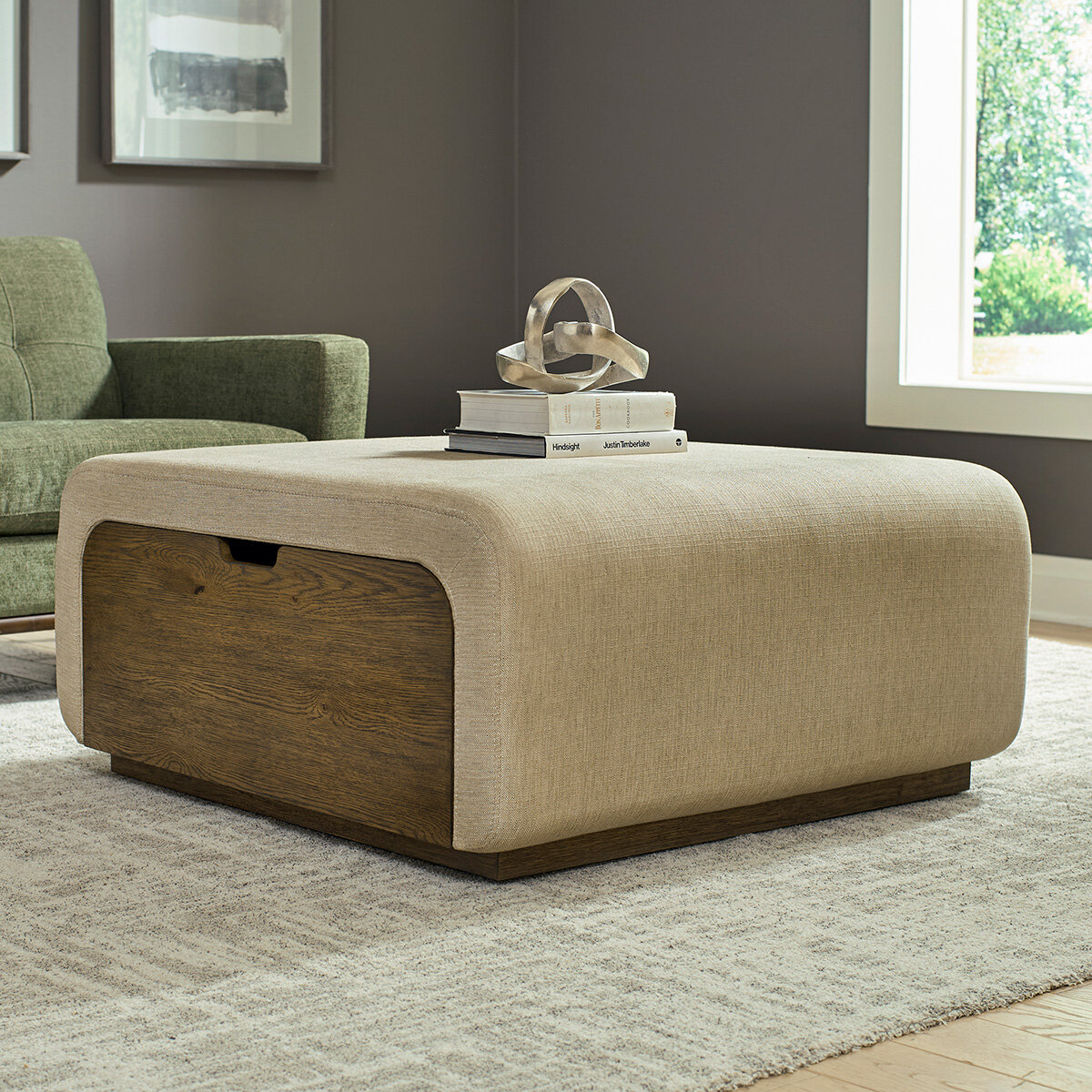 Universal Broadmoore Furniture, Otomano de Tela con Cajones