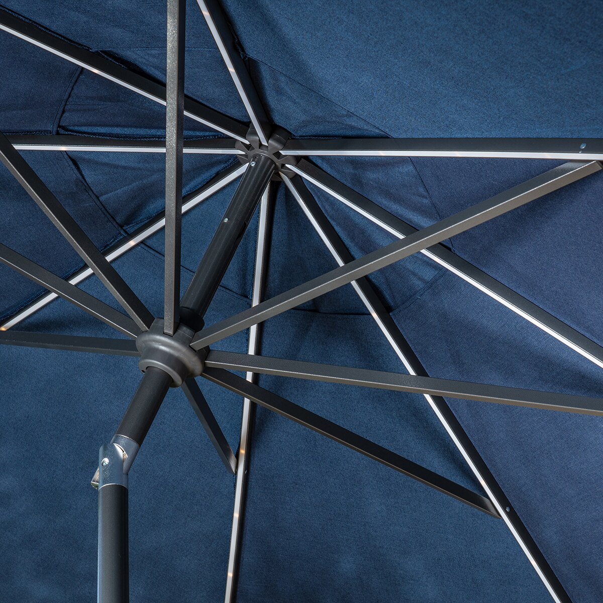 Sunvilla, Sombrilla de 3m con Luz LED para Patio, Azul | Costco México