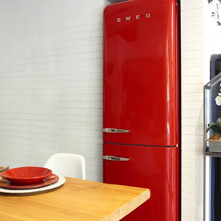 Refrigerador Smeg de 13' Bottom Mount, color rojo Costco México