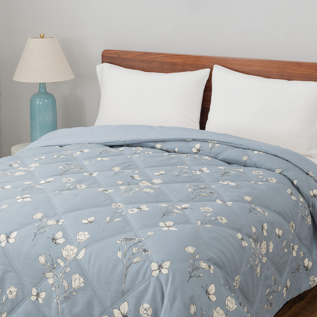 Berkshire Life, Cobija con Relleno Alternativo, Tamaño Queen, Modelo Blue Floral