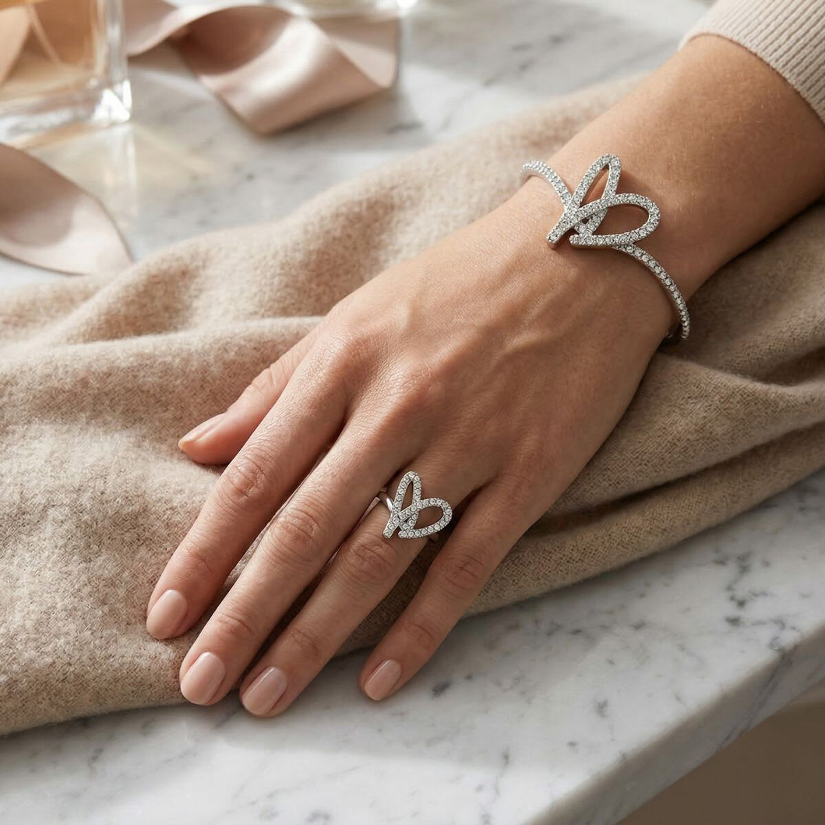 Mayfer, Juego de Corazones, Anillo, Aretes y Pulsera, con Cristal Austríaco