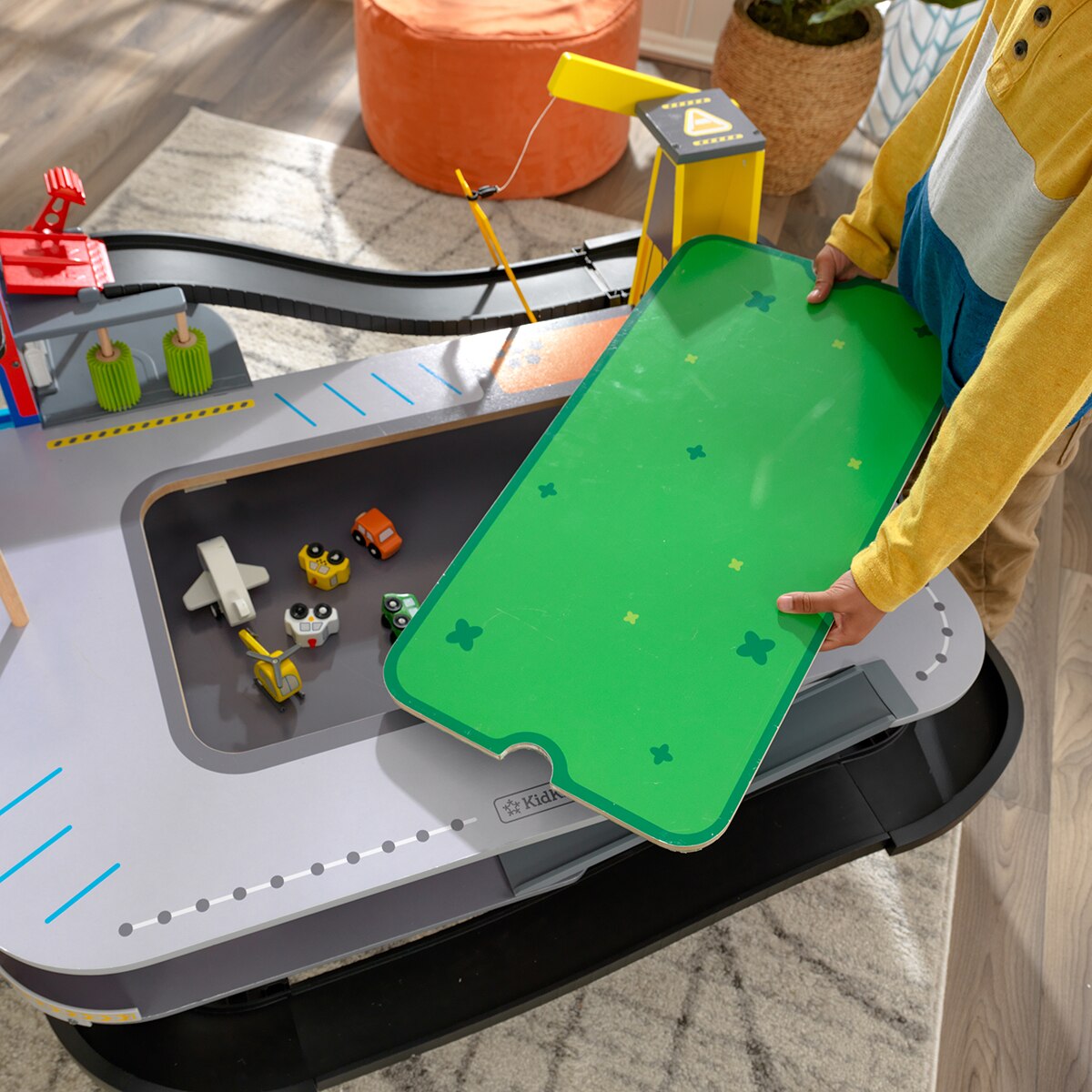 KidKraft Rocky Mountain - Juego de tren y mesa de madera con 50 piezas - almacenamiento