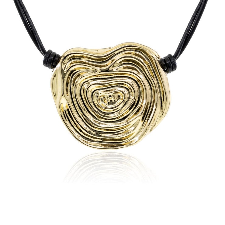 Mayfer, Collar de Cuero con Dije de Laberinto Dorado