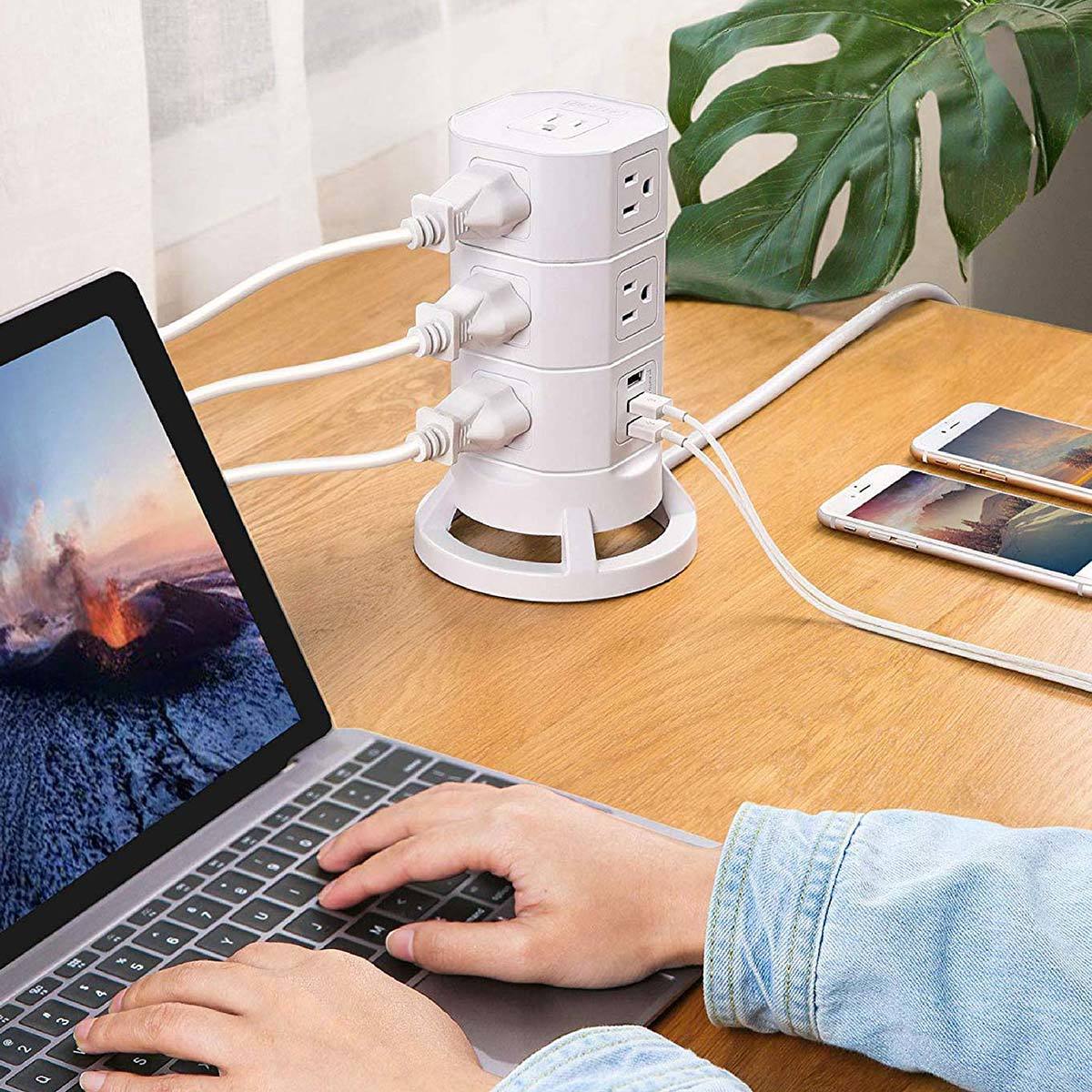 Bestek, Torre Alimentación de 12 Tomas Eléctricas con 3 Puertos USB