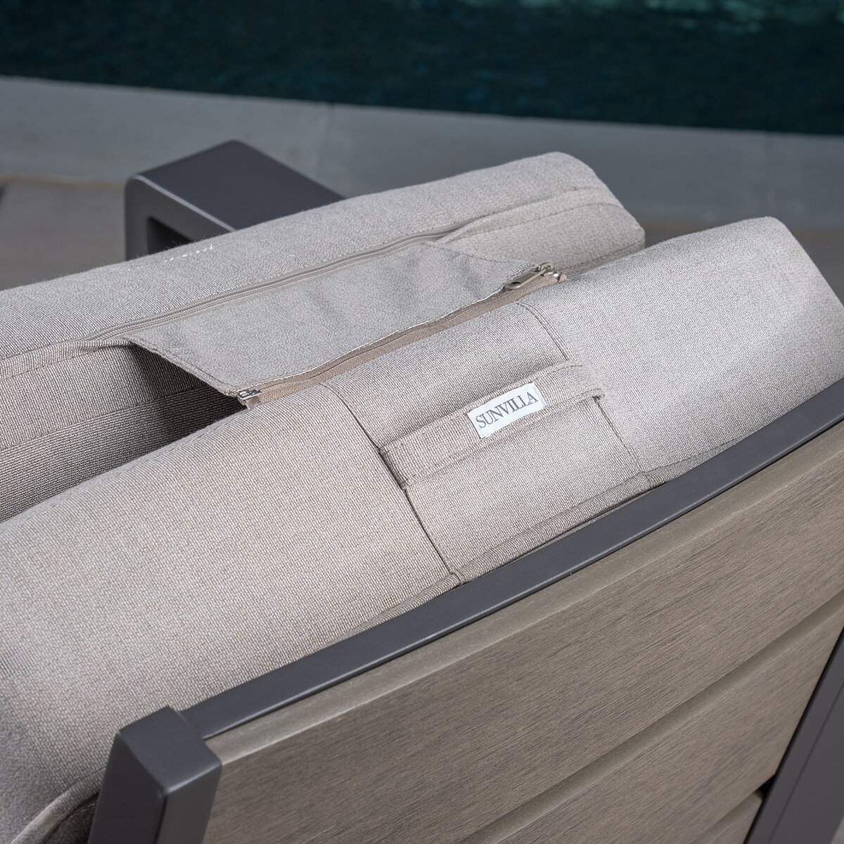 SunVilla, Beckett Set Bistro de 3 Piezas para Patio Tipo Giratorio