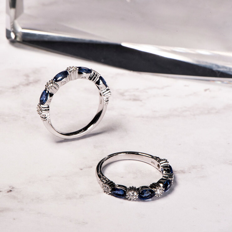 Anillo de Zafiro Azul y Diamantes 0.25ctw, Oro Blanco de 14K