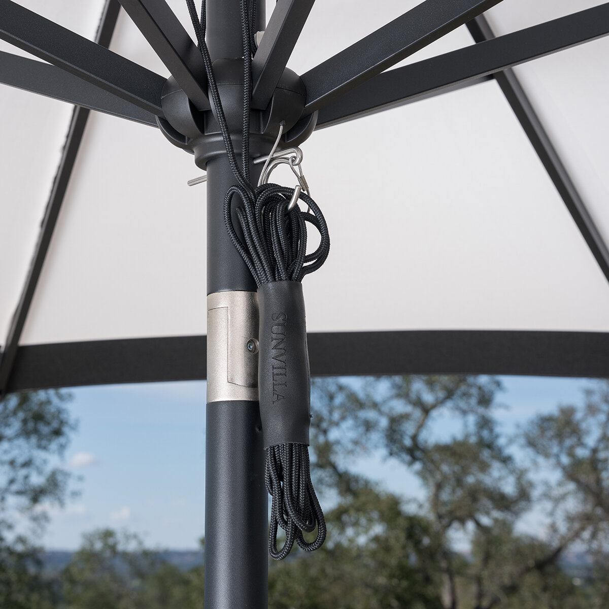 SunVilla, Sombrilla de 3.3 m Con Borde Color Negro