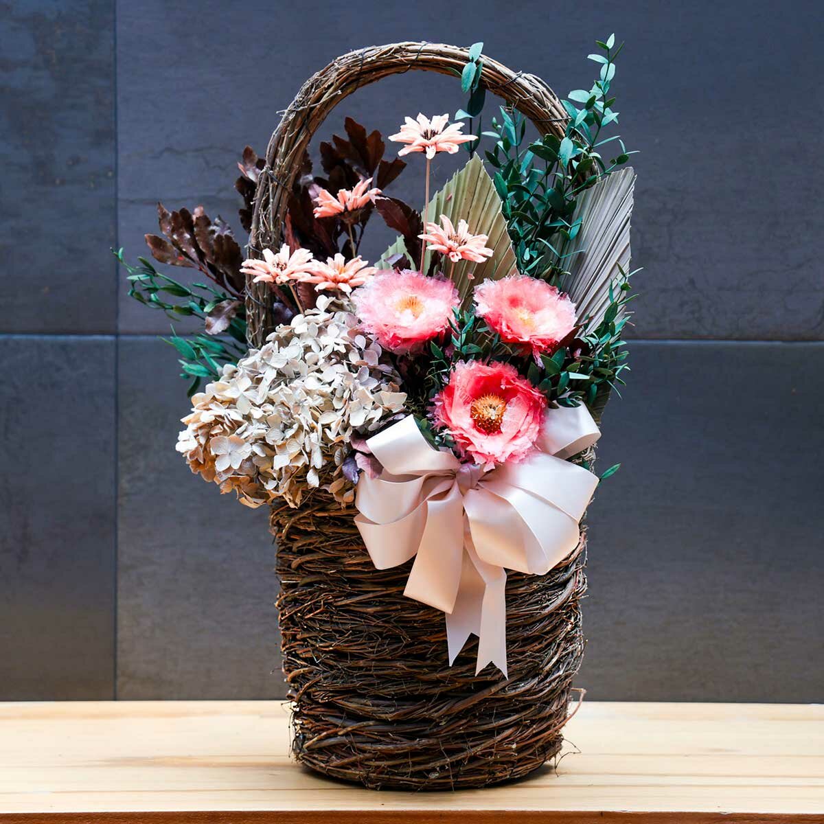 Daysa, Arreglo de Flores Preservadas en Canasta Natural