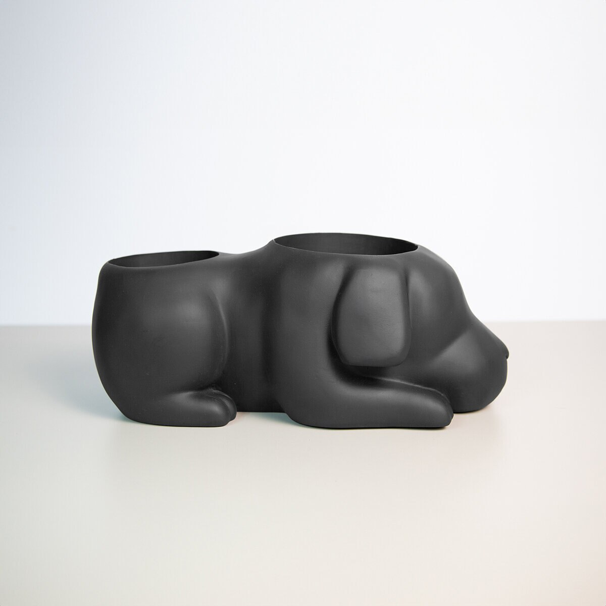 Estudio Floga, Molcas Maceta de Perro Negro