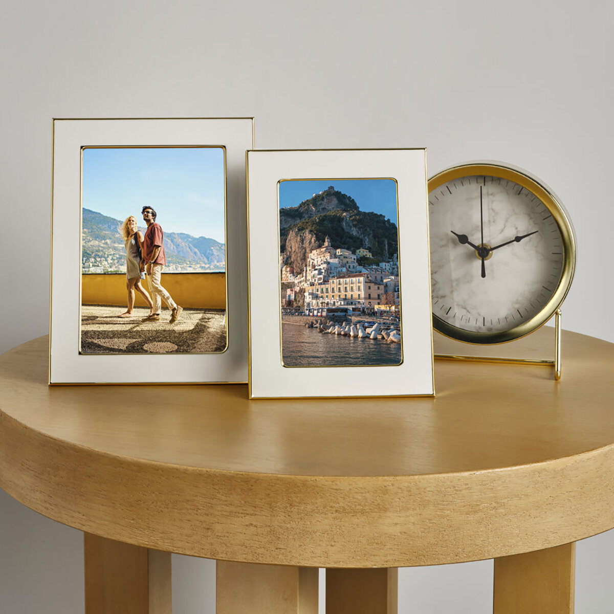 Mikasa Set de 5 Marcos Metálicos Esmaltados, Blanco con Dorado Mikasa Set de 5 Marcos Metálicos Esmaltados, Blanco con Dorado