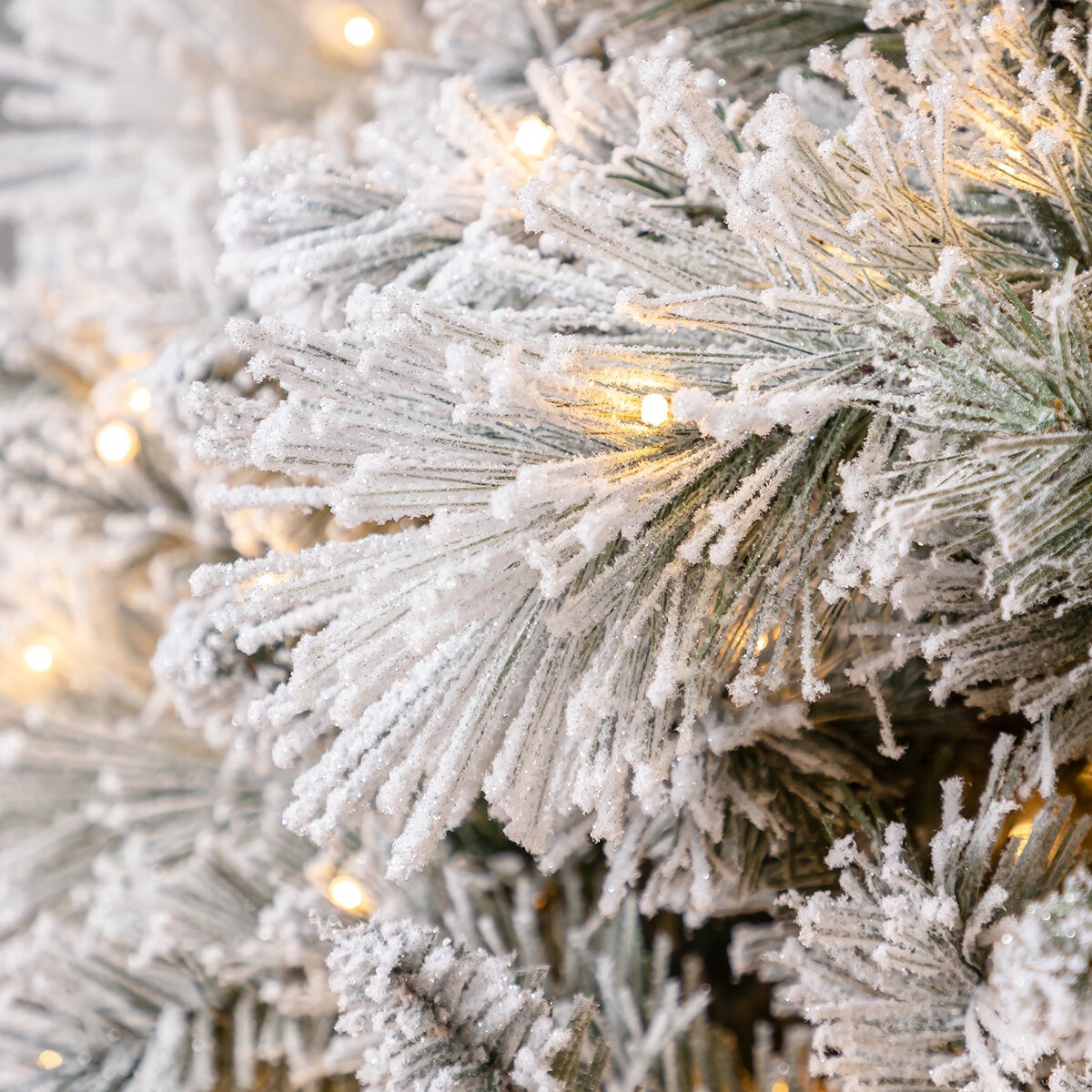 Árbol de Navidad Nevado Pre-Iluminado 2.2m con 1,150 Luces Radiant Micro LED