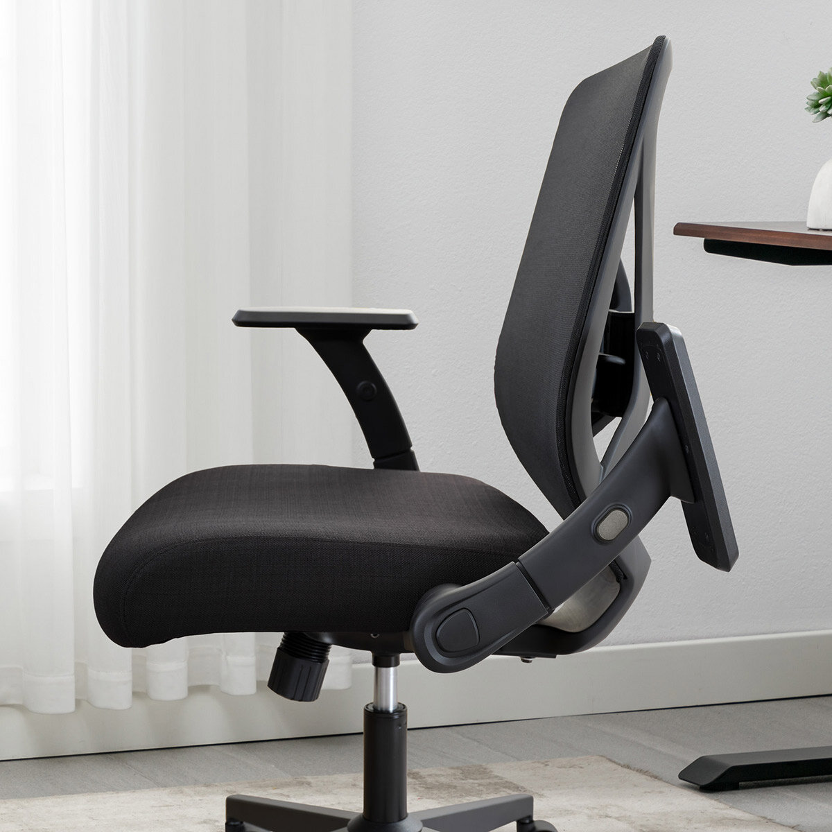 True Innovations, Silla de Malla con Brazos Abatibles
