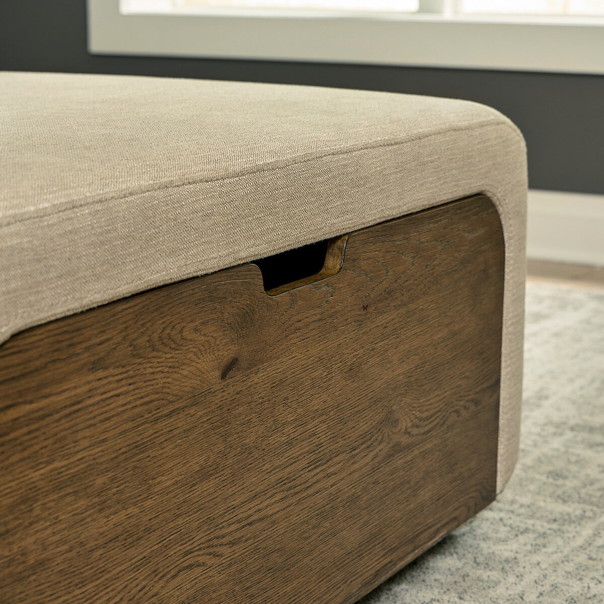 Universal Broadmoore Furniture, Otomano de Tela con Cajones