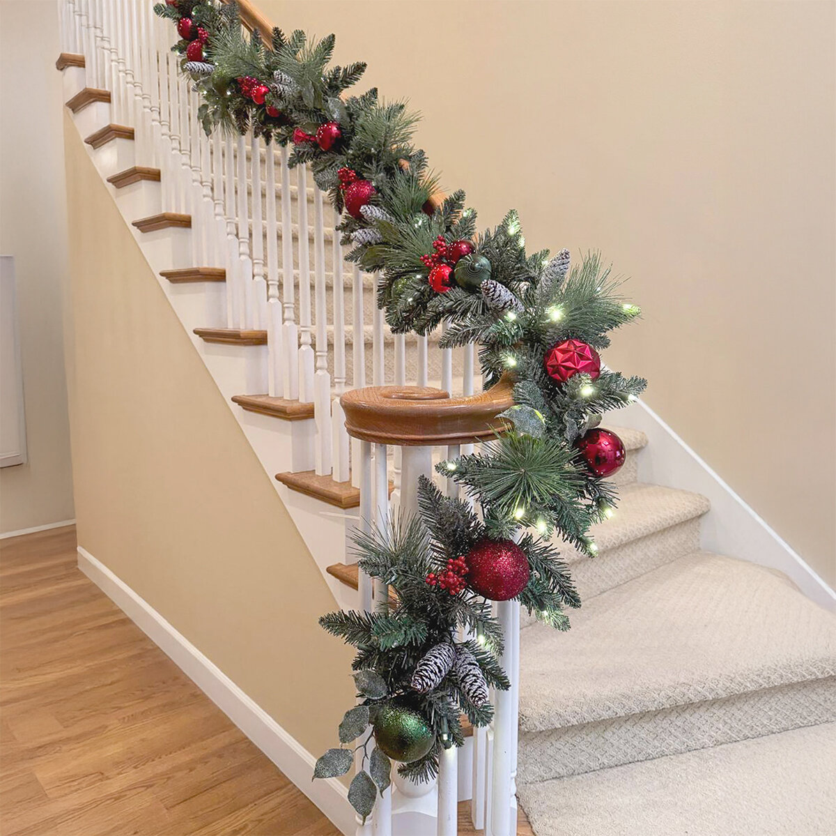 9' Guirnalda Pre-iluminada con Luces LED Centelleantes - Rojo