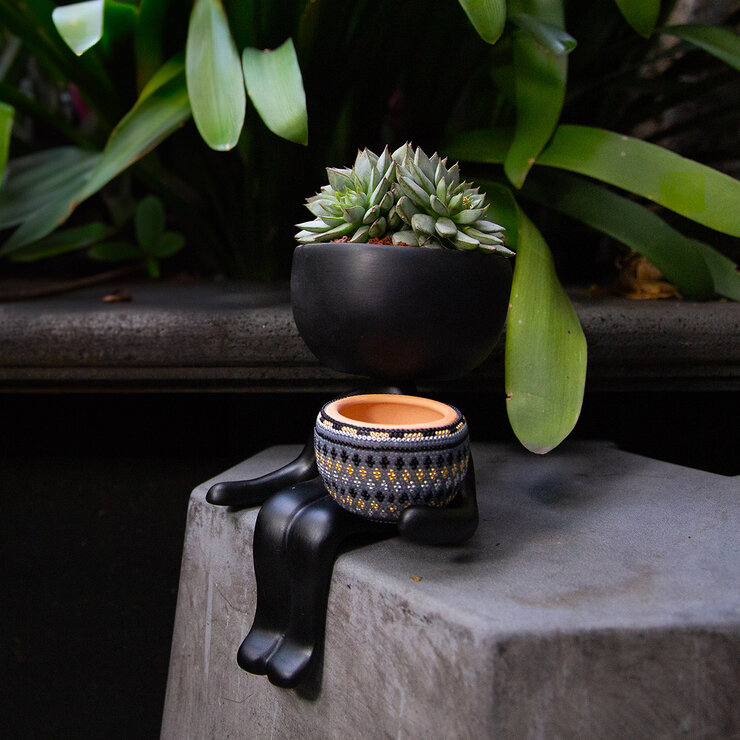 Estudio Floga, Robert Set de 2 Macetas estilo Huichol