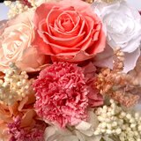 Mina'an Flor Eterna, Bouquet Mix Durazno, Caja Blanca, Duración 6 Meses