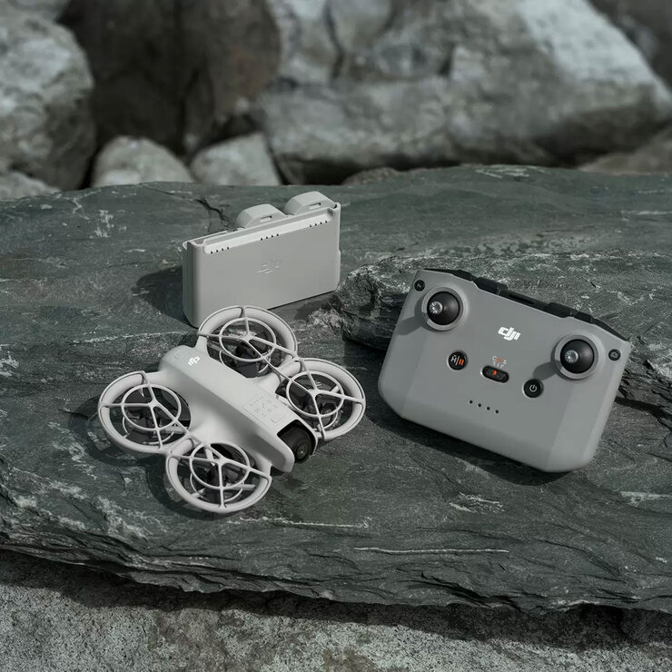 DJI Dron Neo Fly More Combo