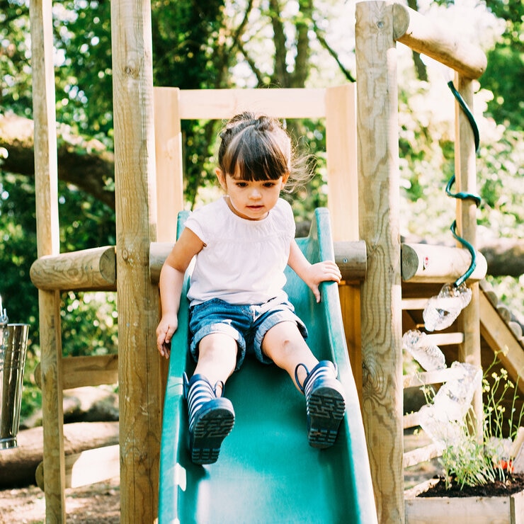 Plum Casa del Árbol Woodland