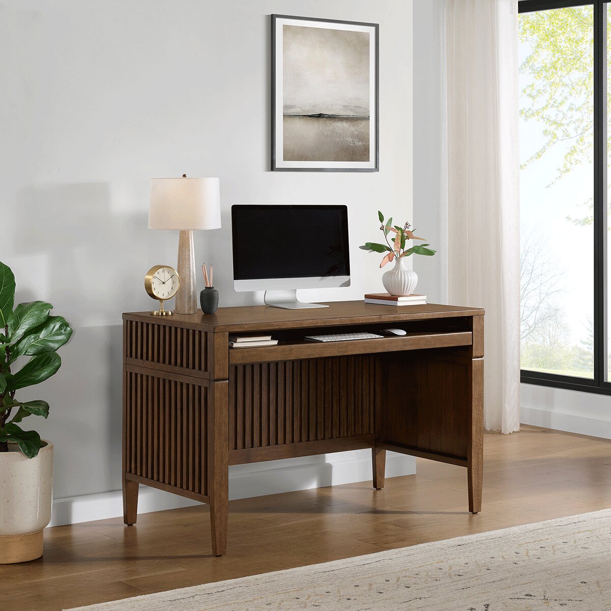 Foremost Home, Escritorio