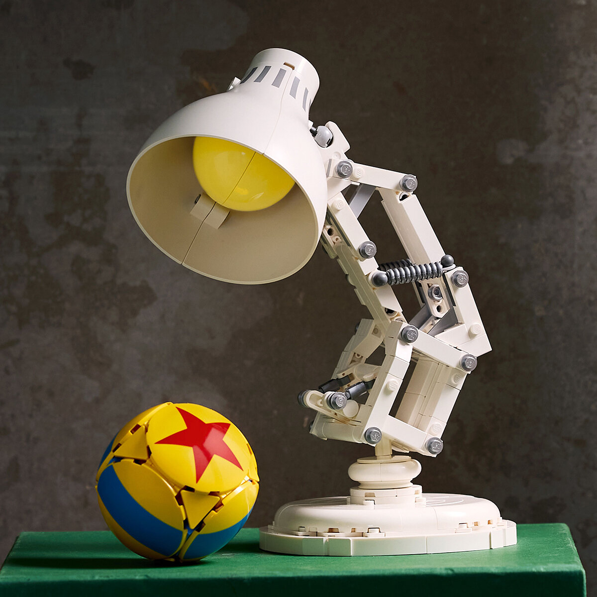 LEGO Disney Pixar Luxo Jr.