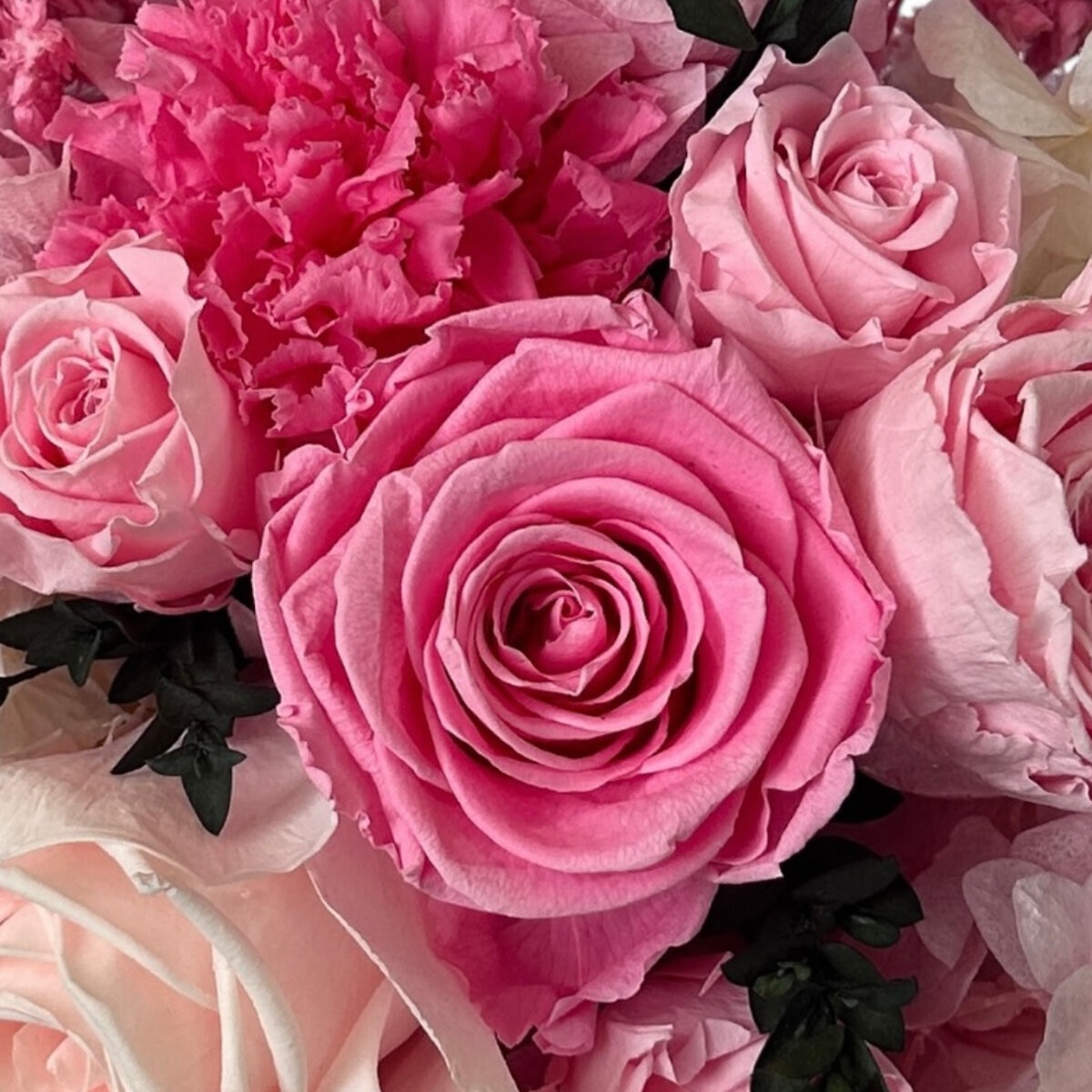 Alive, Bouquet Mix Rosa, Caja blanca, Duración 6 Meses.