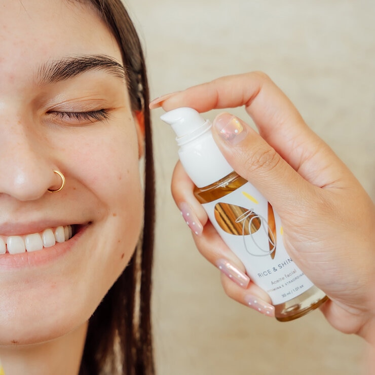 Rice & Shine, Kit de 2 Aceites Faciales de 30 ml Cada Uno + Gua sha de Acero Inoxidable Rice & Shine, Kit de 2 Aceites Faciales de 30 ml Cada Uno + Gua sha de Acero Inoxidable