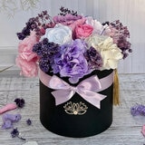 Alive, Bouquet Mix Lila, Caja Negra, Duración 6 Meses. Alive, Bouquet Mix Lila, Caja Negra, Duración 6 Meses.