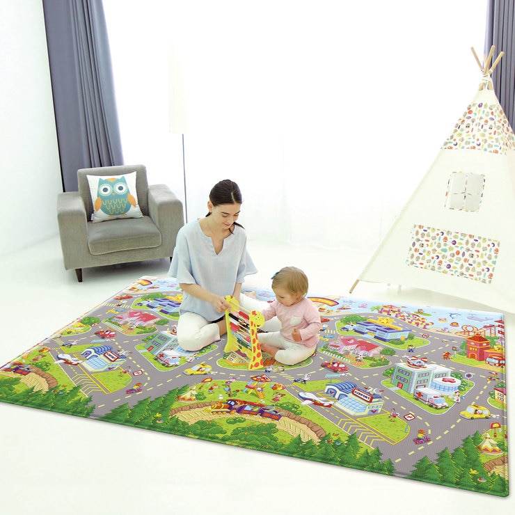 Alfombra de juegos reversible, Baby Care versión Pueblo zoológico Costco México
