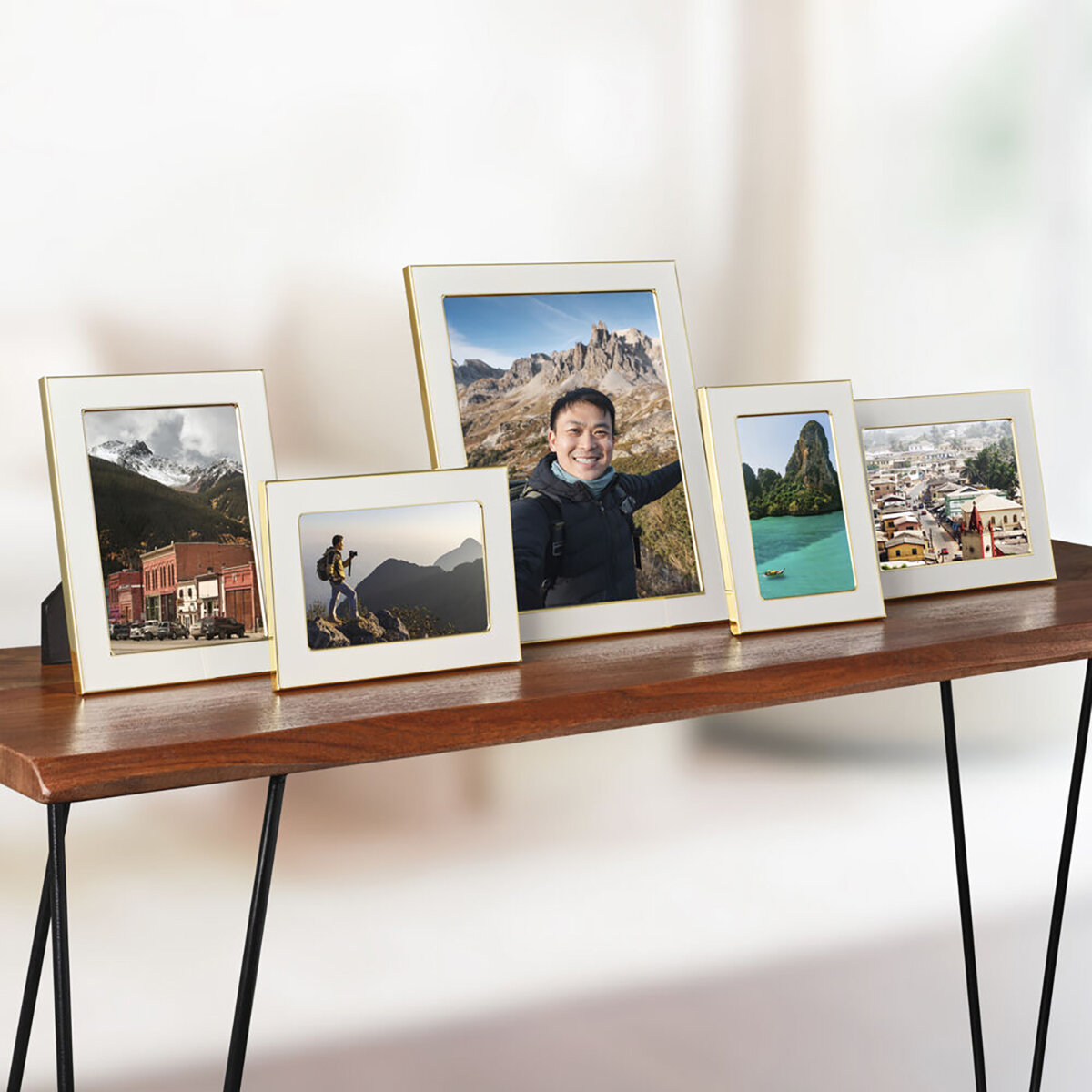 Mikasa Set de 5 Marcos Metálicos Esmaltados, Blanco con Dorado Mikasa Set de 5 Marcos Metálicos Esmaltados, Blanco con Dorado