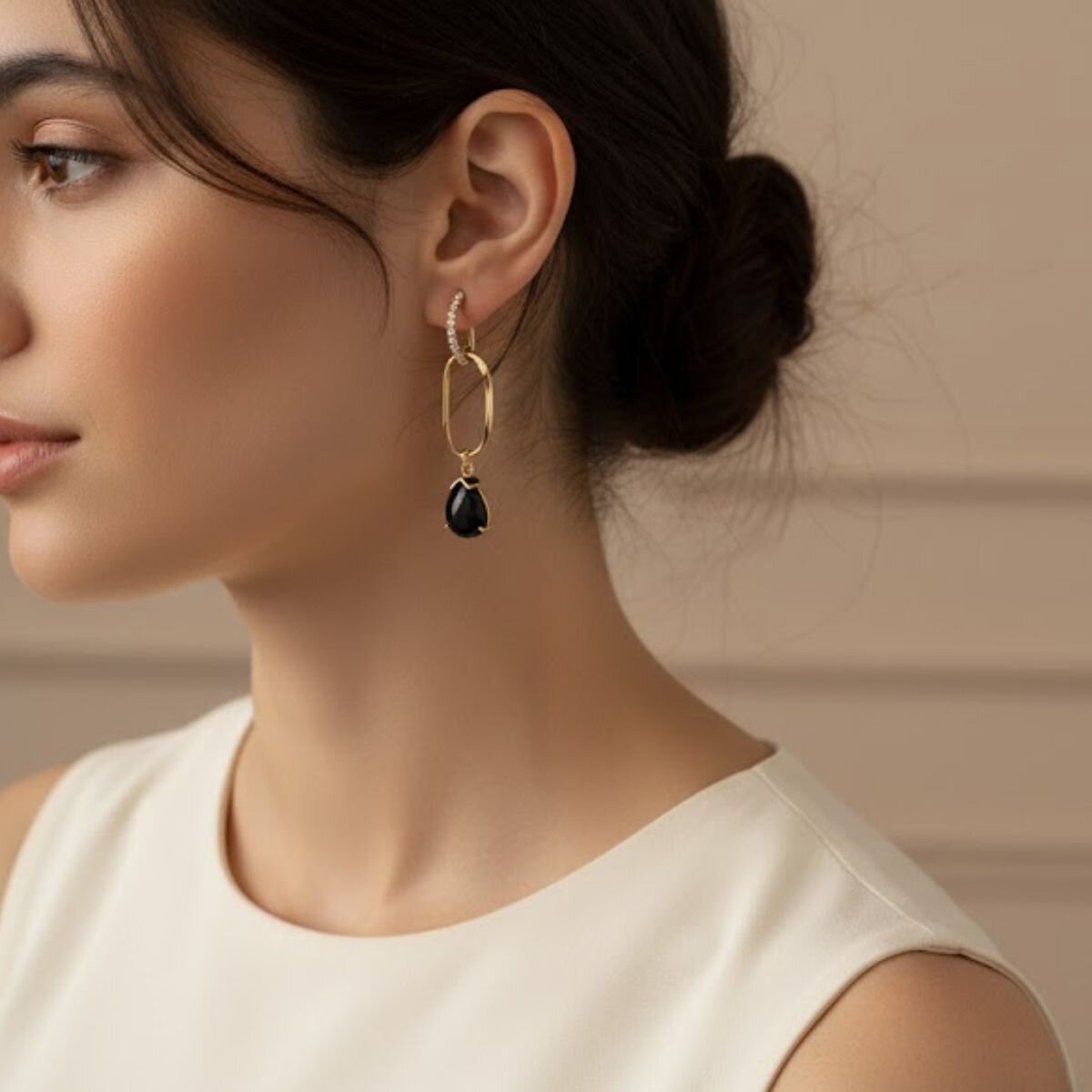 Mayfer, Aretes Largos con Perla Natural, Cristal Negro y Circonia