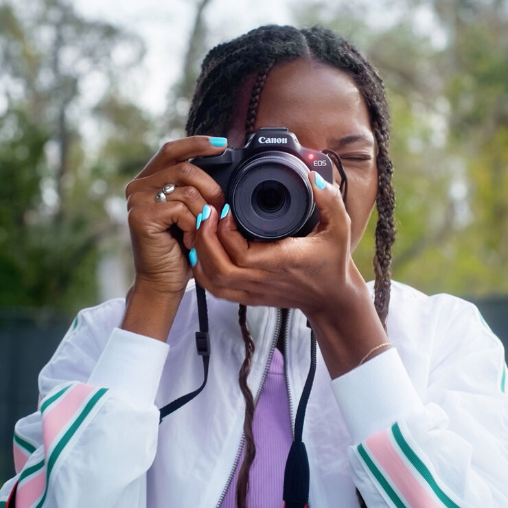 Canon, Cámara Digital EOS R50 RF-S 18-45mm + Garantía Extendida