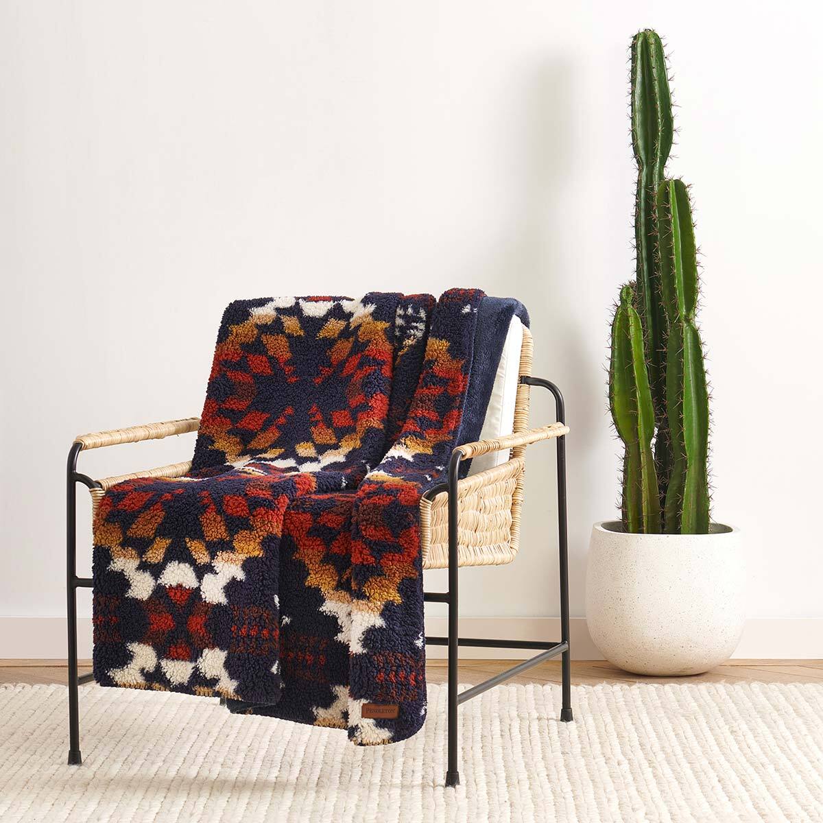 Pendleton, Frazada 127 cm x 177 cm, Legend Lake Navy Costco México