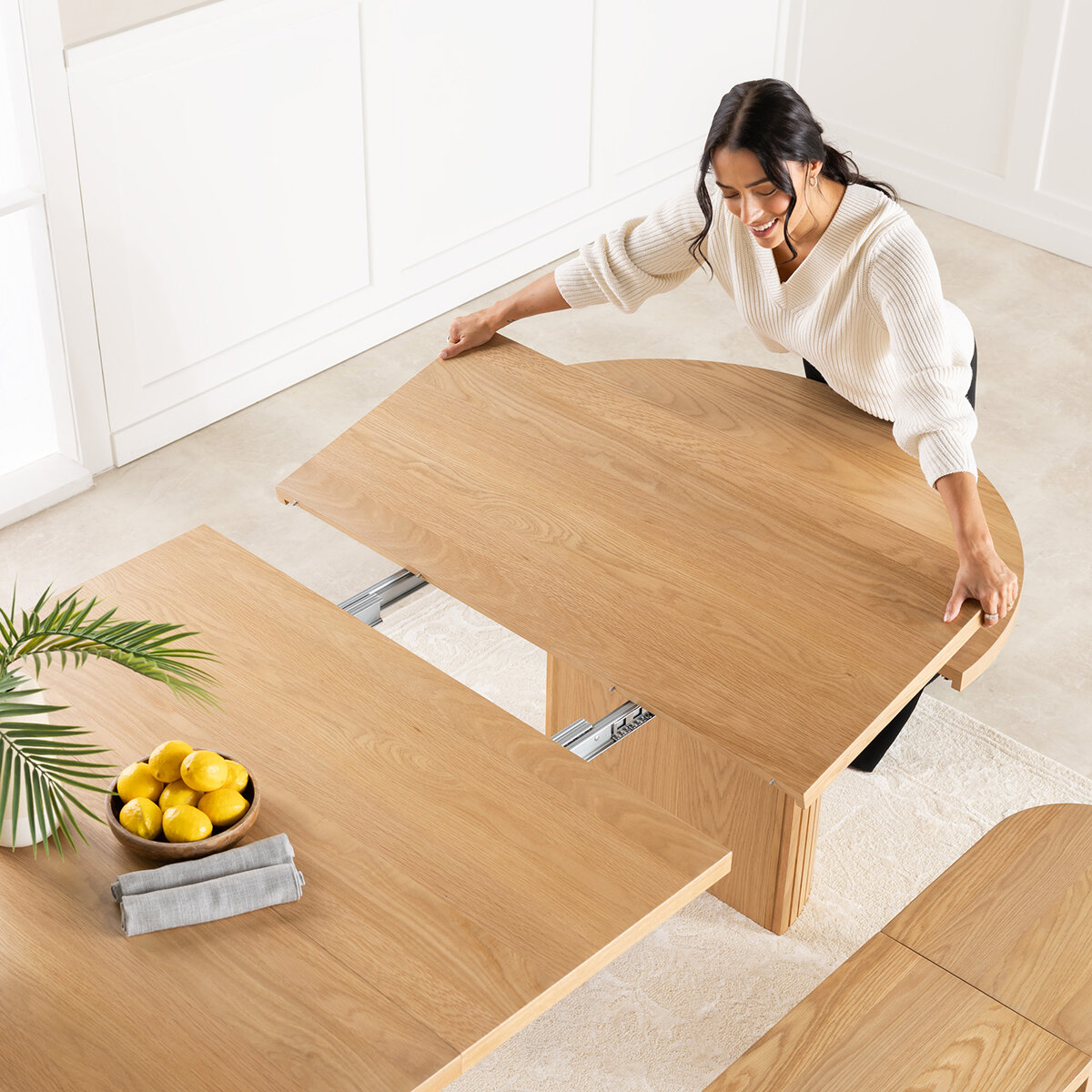Transformer Table, Set de Comedor Redondo Expandible Capacidad de hasta 10 Personas, 100% Madera, Color Roble, con Aparador Transformer Table, Set de Comedor Redondo Expandible Capacidad de hasta 10 Personas, 100% Madera, Color Roble, con Aparador
